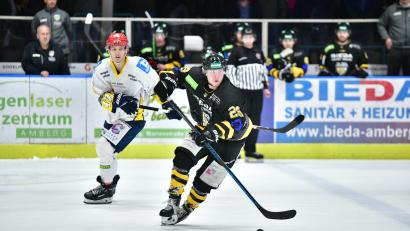 Archivbild: SignaLight
Der zuletzt angeschlagene Shawn Campbell (rechts) ist wieder fit und im Auswärtsspiel des ERSC Amberg in Kempten mit dabei.