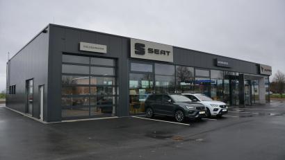 Bild: jr
Die Außenansicht des neuen Showrooms für Fahrzeuge der Marken SEAT und CUPRA. Insgesamt vier Millionen Euro investierte die Motor-Nützel-Gruppe in den Neubau am Standort Mitterteich.