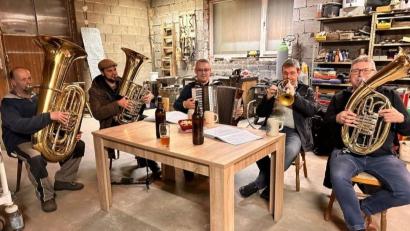 Bild: exb/Zoigl Blosn
Die Zoigl Blosn verabschiedet sich mit ihrem CD-Titel "Pfiat Gott" einvernehmlich aus der Musikwelt.