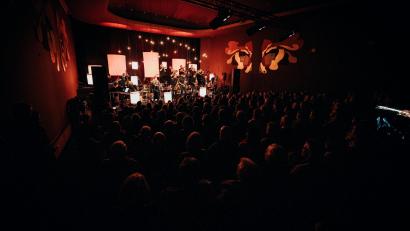 Bild: Sebastian Reiter/Sündikat
Das letzte "Pop-Up"-Konzert: Die Jazzrausch-Bigband zu Gast im alten Kino.