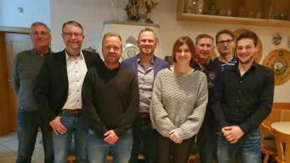 Bild: Mathias Demel
Gewählte und Gäste: (von links) Kassier Klaus Püschl, Kreisvorsitzender Hans-Martin Grötsch, Landtagskandidat Bernhard Heinisch, Vorsitzender Mathias Demel, seine Stellvertreterin Christina Püschl, Beisitzer Johann Plößl, Schriftführer Reiner Wiedenbauer und Beisitzer Matthias Willax.