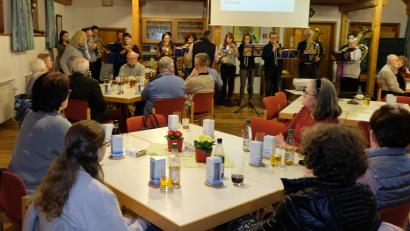 Bild: le
Einen guten Zuspruch erfuhr der Mitarbeiterabend der evangelischen Kirchengemeinde St. Johannes Baptista im Gemeindehaus Floß. Die musikalische Gestaltung hatte der Posaunenchor mit Leiter Wolfgang Lang inne.