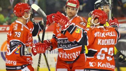 Bild: exb
Mit Tomáš Knotek (Mitte) verstärkt ein tschechischer Stürmer den Eishockey-Oberligisten Blue Devils Weiden.