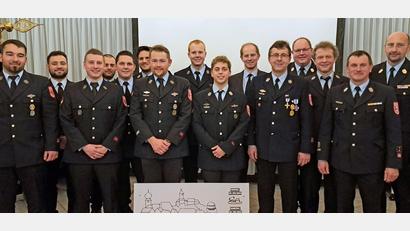 Bild: Weidner/exb
Neuwahlen und Ehrungen standen im Mittelpunkt der Jahreshauptversammlung der Feuerwehr Wernberg.