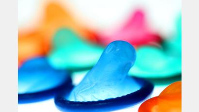 Symbolbild: Oliver Berg/dpa
Eine 20-Jährige zersticht Kondome ihres Ex-Freundes.