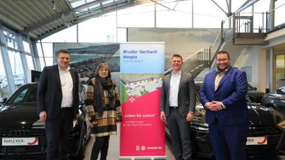 Bild: Matthias Walk/exb
Maschek Automobile spendet 4000 Euro für den Hospizverein und den Bau des Bruder-Gerhard-Hospizes.