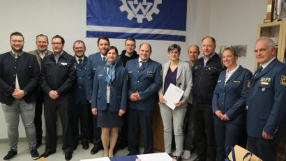 Bild: Kristel/exb
Bei der Jahresschlussfeier des THW Nabburg wurden einige Helfer für ihr langjähriges Wirken geehrt.