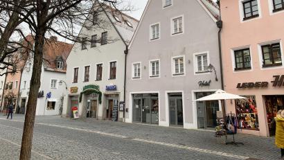 Bild: Gabi Schönberger
Nur noch bis ein Nachfolger gefunden ist, wollen die bisherigen Pächter das Kaffeehaus im Markthaus Brunner in der Weidener Altstadt weiterführen.