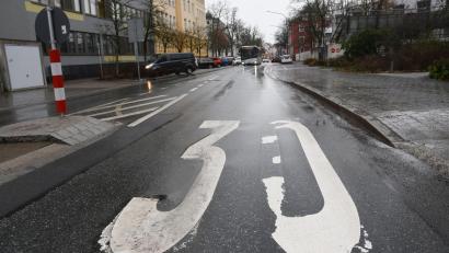 Bild: Gabi Schönberger
"Tempo 30" vor dem Augustinus-Gymnasium.