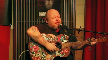 Bild: mfh
Andreas Kümmert, ein Vollblutmusiker, wie er im Buche steht. Im April erscheint sein neues Album, verriet er dem Publikum im Gestern.