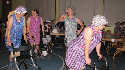 Bild: knh
Der Renner des Abends war der Auftritt der Spice Girls, die ihr Publikum mit vielen tänzerischen Einlagen begeisterten -sogar am Rollator.