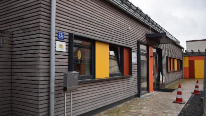 Bild: szl
Obwohl die Kinderkrippe Wirbelwind in Plößberg erst einige Jahre alt ist, reicht der Platz schon nicht mehr aus. Architekt Klaus Stiefler vom Büro RSP stellte dem Markträten verschiedene Möglichkeiten für eine Erweiterung vor.