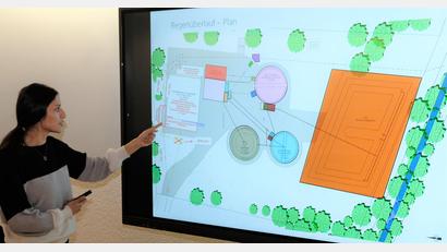 Bild: do
Bei der Präsentation der Kläranlagenplanung im Marktgemeinderat Kirchenthumbach durch Projektingenieurin Zahra Alipur gibt es einige Überraschungen – und Schreckensmeldungen.