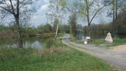 Bild: ak
Der Wilhelm-Markgraf-See mit Fischerhütte ist das Zuhause und eines der gut besetzten Angelgewässer des Kreisfischereivereins.