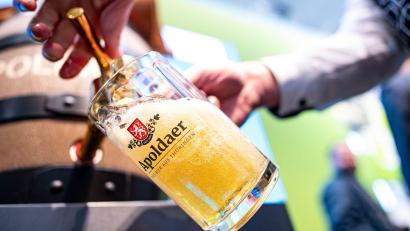 Symbolbild: Fabian Sommer/dpa
Die Brauer sprechen von hohem Kostendruck: Bier wird teurer.