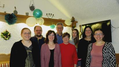 Bild: Akkordeonorchester Waldsassen/exb
Das Führungsteam des 1. Akkordeonorchesters Waldsassen mit (von links) Ina Saloga, Stefan Frank, Bianca Bindl, Oskar Bindl, Andrea Reinkraut, Melanie Hencke, Jessica Troppmann und Katharina Mois.