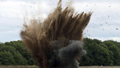 Symbolbild: Robert Schlesinger/dpa
Am Montag wurde gefundener Sprengstoff kontrolliert gesprengt.