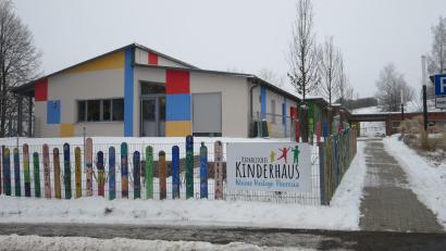 Bild: Anja Rückl/exb
Die Kinderkrippe im "Katholischen Kinderhaus Kleine Heilige Theresia" platzt aus allen Nähten. Deshalb soll sie um eine Gruppe erweitert werden.