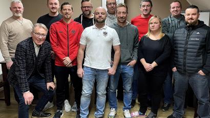 Bild: R. Kreuzer
Die Fußball-Sparte der DJK Weiden hat eine neue Führung: Rico Friese (Sechster von links) ist Abteilungsleiter, Silke Bartsch (Dritte von rechts) Jugendleiterin.