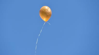 Symbolbild: Caroline Seidel/dpa
Ein Mann hat versucht, mit einem Luftballon bei einer Urinprobe zu schummeln.