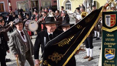 Archivbild: bö
Eine Neuausrichtung strebt der Zunftverein der Mauerer und Zimmerer in Schmidmühlen an. Im Jahr 2026 kann der Verein sein 120-jähriges Bestehen feiern.