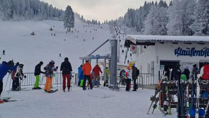 Bild: gis
Vergangenes Wochenende eroberten Wintersportler die Pisten an den Klausenliften in Mehlmeisel.