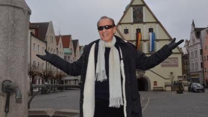 Bild: Kunz
Michael Holm hat sich offenbar in Weiden verliebt: "Was ist das für ein herrliches, mittelalterliches Städtchen. Da müsste man doch wirklich im Sommer nochmal herkommen."