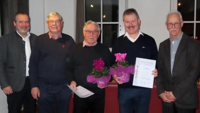 Bild: Wolf/exb
Bei der Jahreshauptversammlung des Gartenbau- und Ortsverschönerungsvereins Nabburg wurden Mitglieder für ihre langjährige Treue geehrt.