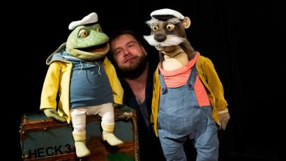 Bild: Theater Artisanen/exb
Vorhang auf für Kinder und Jugendliche. Im März zu sehen ist das Figurentheaterstück „Baby Dronte“. Die Stadt Amberg lädt vor der Saison Erzieher, Lehrer und Menschen aus der Jugendarbeit zu einem runden Tisch ins Stadttheater.
