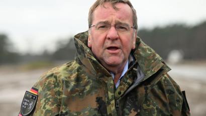 Bild: Federico Gambarini/dpa
Verteidigungsminister Boris Pistorius hat den Verletzten sein Mitgefühl ausgesprochen.