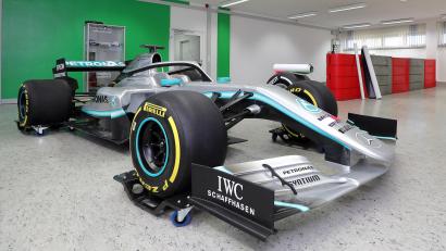 Bild: Wolfgang Steinbacher
Ein Formel-1-Flitzer in Amberg? Gibt's tatsächlich. Der Nachbau steht im Firmengebäude des Amberger Unternehmens Sport Signage.