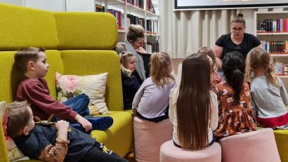 Bild: Petra Danzer/exb
Die Vorlesestunde in der Stadtbibliothek war gut besucht.
