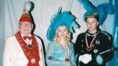 Bild: Narrhalla Windischeschenbach/exb
Heinrich Iwaschenko war 30 Jahre lange Präsident der Narrhalla Stadt Windischeschenbach. Die Aufnahme stammt aus dem Jahr 2011 mit Prinzessin Katharina und Prinz Richie.