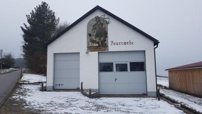 Bild: gi
Die Feuerwehrleute der kleinsten Feuerwehr der Marktgemeinde unterhalten ein Gerätehaus neben dem Wanderheim des Oberpfälzer Waldvereins in Ödpielmannsberg. Die Kommandanten der Wehr dankten ihrem Team für die Unterhaltung des Gebäudes.