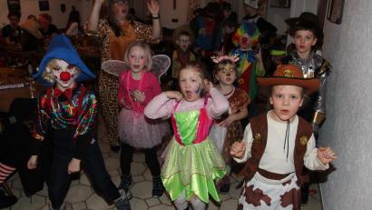 Bild: pi
"Ich bin a Dorfkind", singen die Mädchen und Buben in Waldkirch.