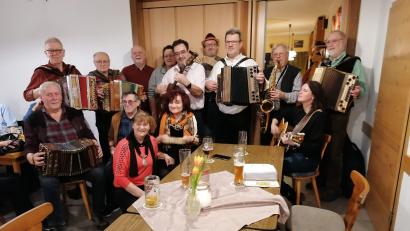 Bild: jzk
Ein klangschönes Orchester bildeten die Wirtshausmusikanten bei ihrem Januar-Treffen im Gasthaus „Zur Fantasie“.