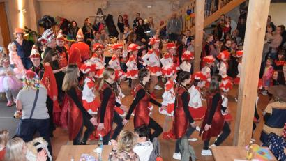 Bild: bö
Zum ersten Kinderfasching nach der Pandemie-Auszeit hat das Faschingskomitee Schmidmühlen in den Schloss-Stadl eingeladen. Es ist ein Riesenerfolg.