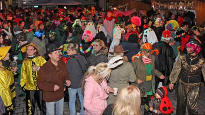 Archivbild: Mardanow
Nach zwei Jahren Feier-Pause, soll bei der Neuauflage des Neunburger Weiberfasching wieder "närrischer Hochbetreib" am Schrannenplatz herrschen.
