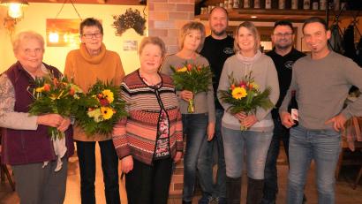 Bild: fvo
Ilse Wagner, Lisa Beer, Firmenchefin Agnes Bergler, Andrea Wolf, Markus Bergler, Michaela Feneis, Hans-Jürgen Bergler und Michael Rauch (von links) bei der Ehrung der langjährigen Mitarbeiter.