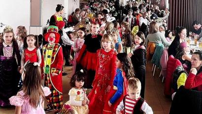 Bild: R. Kreuzer
Mit einem kurzweiligen Kinderfasching hatte der VfB Weiden die Kinder im Sportheim überrascht.