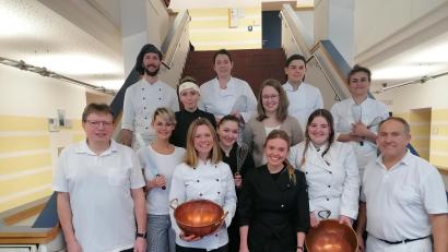 Bild: HWK-Huber/exb
Zehn junge Konditorenmeister stellten ihr Können unter Beweis und fertigten fantasievolle Schaubuffets an.