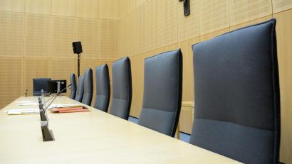 Symbolbild: Gabi Schönberger
Ein Gerichtssaal: Verantworten musste sich eine junge Frau, weil sie, damals 18 Jahre alt, unter anderem eine Gleichaltrige in Amberg verprügelt hatte.