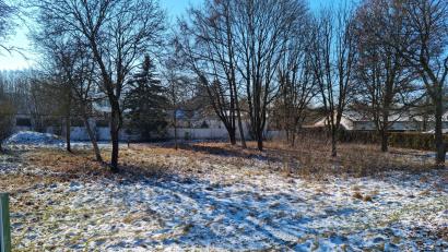 Bild: Stadtverwaltung/exb
Südlich des katholischen Kindergartens Schnaittenbach soll eine dreigruppige Kinderkrippe errichtet werden.