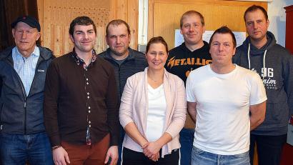 Bild: R. Kreuzer
Bei der Neuwahl erhielten (von links) Rudi Traxinger, Christoph Spiegl, Stefan Hefner, Andrea Bodensteiner; Thomas Bauer und Markus Grötsch, Bodenmühle die Stimmen.
