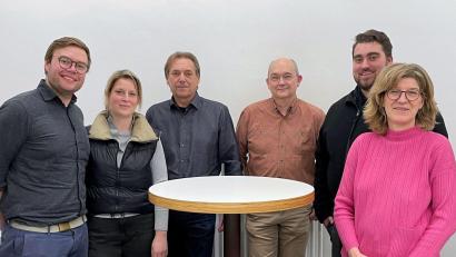 Bild: Susanne Schwab, Stadt Amberg/exb
Sie stehen den Bewohnerinnen und Bewohnern sowie Eigentümern der Luitpoldhöhe als Ansprechpartner für Fragen rund um das Sanierungsgebiet zur Verfügung (von links) Wolfgang Zehend, Jasmin Hannich, Josef Schatz, Michael Graubmann, André Hansel und Bärbel Neumüller.