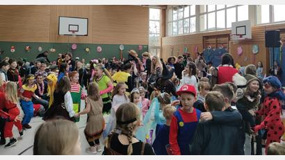 Bild: M. Klinger/exb
Viel Spaß hatten die kleinen Maschkerer beim Kinderfasching.