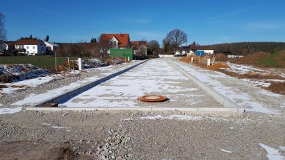 Bild: pz
Auch die Arbeiten für die Erschließung der neuen Baugrundstücke am Stationsweg (Bild) ruhen witterungsbedingt.