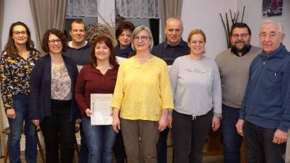 Bild: bkr
Ein starkes Team prägt den Obst- und Gartenbauverein. Zusammen mit Bürgermeister Thomas Kaufmann wurden langjährige Mitglieder geehrt: (von links) Birgit Schindler, Claudia Doyscher, Harald Haberkorn, Anita Bayer, Rosemarie Wolf, Maria Frauenholz, Willi Stahl, Claudia Melzner, Bürgermeister Thomas Kaufmann und Ehrenvorsitzenden Willi König.