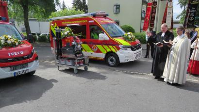 Archivbild: adj
Bestens ausgerüstet und topmotiviert. Die Feuerwehr Altenstadt hat im Mai 2022 neue Fahrzeuge und eine Tragkraftspritze im Wert von insgesamt 300.000 Euro in Betrieb genommen. Der Feuerwehrbeauftrage der Gemeinde, Andreas Greiner, ist in der Gemeinderatssitzung vor allem jedoch voll des Lobes für das persönliche Engagement eines jeden Aktivem.