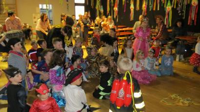 Bild: Schlehuber/exb
Die kleinen Maschkerer hatten beim Kinderfasching des Kindergartenelternbeirats in Altendorf viel Spaß.